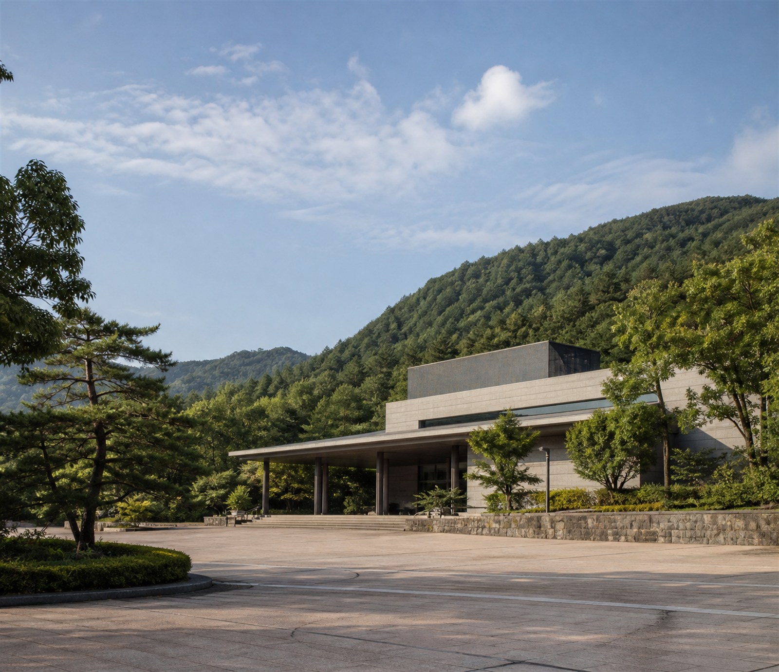 山林景区中的大型公共场所与开阔到达空间